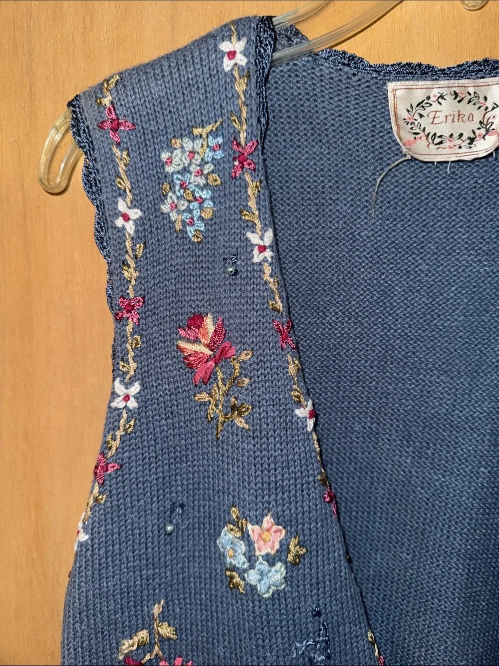 Vintage Erika & Co  Floral Embroidered Knit Sweater Vest Crochet Trim Medium - Picture 2 of 8
